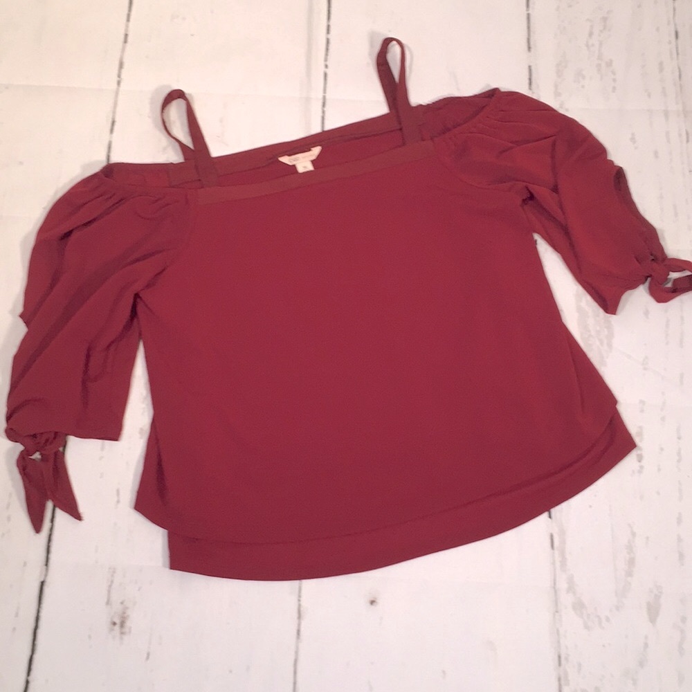 Cato Cold Shoulder Crop shirt top Sz Medium Burgundy maroon color Stretch